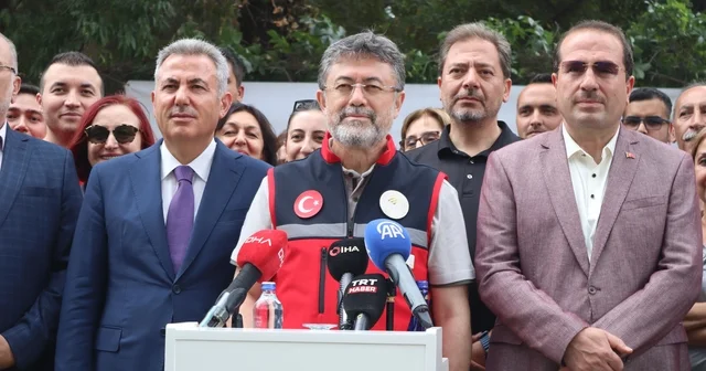 Bakan Yumaklı, İzmir de Biyoteknik Mücadele Araştırma Merkezi nin açılışını yaptı Bakan Yumaklı: Merkez, tam kapasite ile yılda yaklaşık 10 milyon kısır böcek üretebilecek İzmir Haberleri