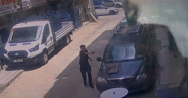 Yan bakma yüzünden silahla böyle vurdu... Bursa da yan bakma kavgası ertesi gün silahlı saldırıya dönüştü: 2 yaralı Bursa Haberleri