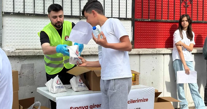 Sincan Belediyesi’nden LGS ye giren öğrencilere ve velilere ikram