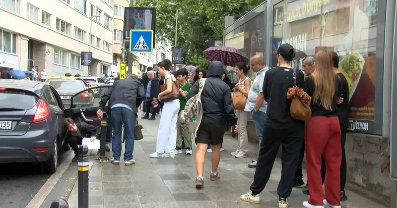 Şişli de LGS için yanlış okula gelen kız öğrenciye veliler yardım etti