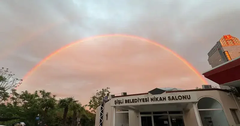 Şişli’de yağışın ardından gökkuşağı oluştu
