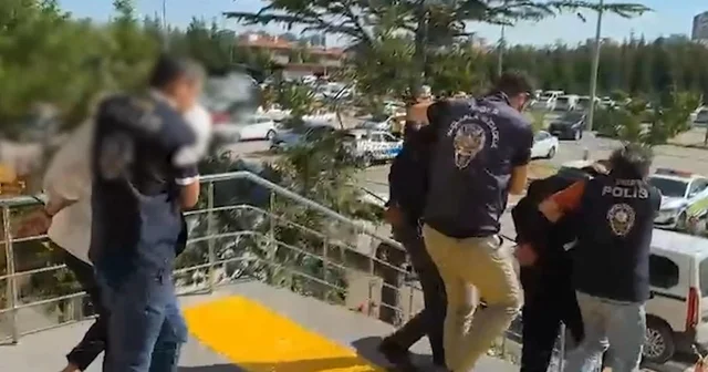 Araç kiralamak isteyen 51 vatandaş 5 milyon 970 bin TL dolandırıldı: 6 tutuklama Sahte site üzerinden araç kiralama yoluyla vatandaşları dolandıran şahıslar 3 ilde düzenlene operasyonla yakalandı Kayseri Haberleri