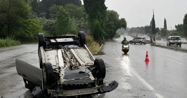 Söke Kuşadası yolu üzerinde otomobil takla attı Sürücü, kazayı yara almadan atlattı Aydın Haberleri