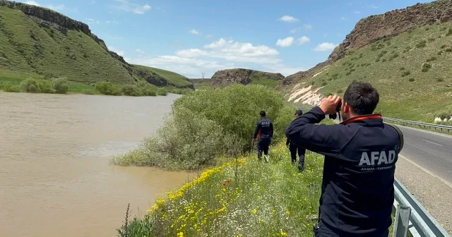 Aras Nehri’nde 3 gündür dinmeyen acı: 17 yaşındaki kayıp çoban için 103 personel seferber oldu VİDEO İZLE