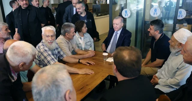 Cumhurbaşkanı Erdoğan dan Beyoğlu nda sürpriz ziyaret: Erzurum Vakfı lokali dolup taştı VİDEO İZLE