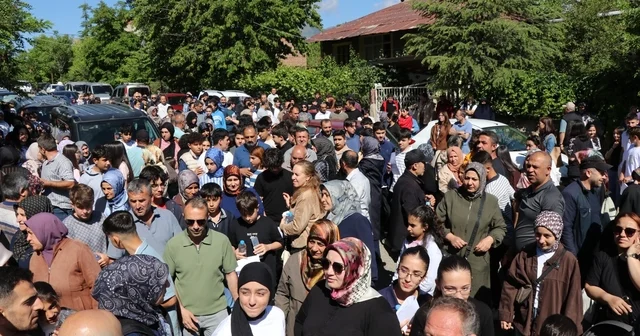 Sınava gireceği merkezi karıştıran öğrenci son anda sınava yetiştirildi Oltu da LGS heyecanı yaşadı Erzurum Haberleri