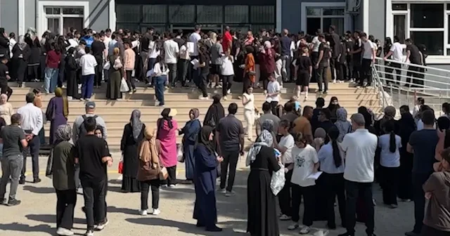 Türkiye genelinde LGS heyecanı başladı: Konya’da polis zamanla yarıştı VİDEO İZLE
