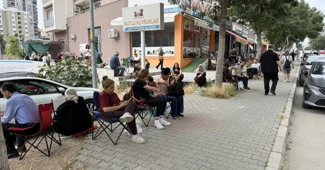 Öğrenciler içeride veliler dışarıda ter döktü Adana Haberleri