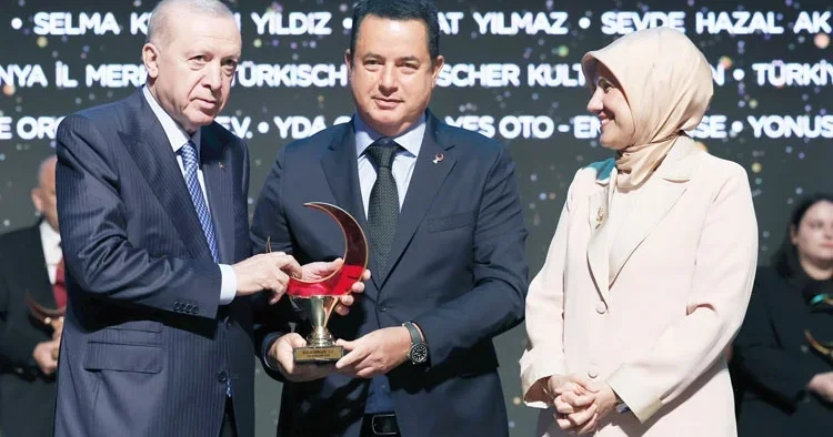 Yılın Kızılay İyilik Elçisi seçildi