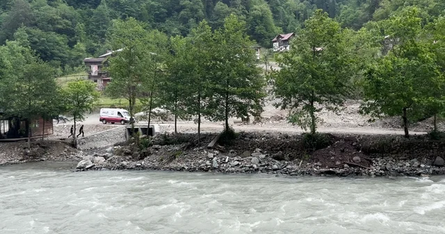 Rize de aranan kayıp şahıs ölü bulundu, arama çalışmasına katılan ekibin botu devrildi, 1 personel hayatını kaybetti Rize Haberleri