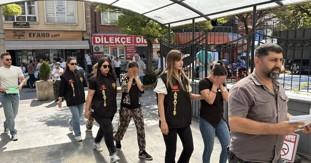 Hırsızlık amacı ile evin kapısını açmaya çalışırken suçüstü yakalanan 3 kadın tutuklandı Eskişehir Haberleri Habertürk Yerel Haberler
