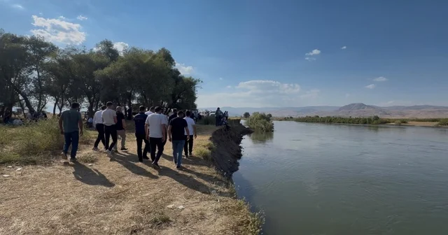 Murat Nehri nde kaybolan Berat, dron ve İHA ile aranıyor Muş Haberleri Habertürk Yerel Haberler