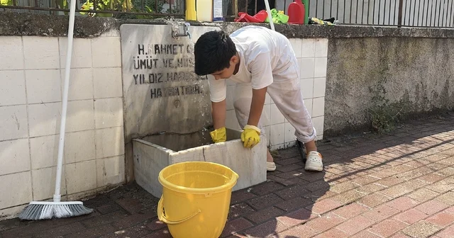 Yaşıtları oyun oynarken o şehit mezarlıkları ve çeşmeleri temizliyor Osmaniye Haberleri Habertürk Yerel Haberler