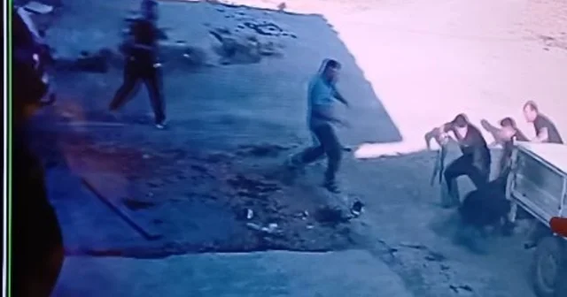 Çöp dökme kavgasında av tüfeğiyle vurulan kişi yaralandı; olay anı kemarada Çorum Haberleri Habertürk Yerel Haberler