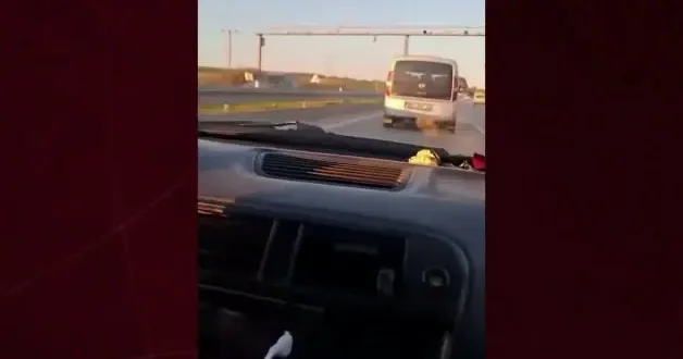 Sosyal medya uğruna araç kullanırken video çeken sürücü kendi kazasını kaydetti