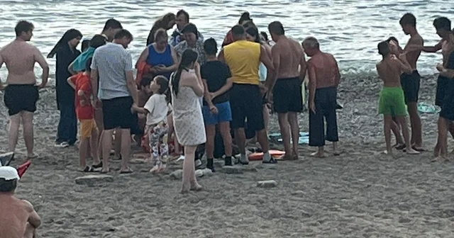 Filyos sahilinde korkutan anlar, kramp giren vatandaşı cankurtaranlar kurtardı Zonguldak Haberleri Habertürk Yerel Haberler