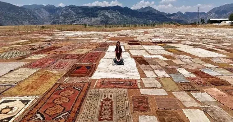 Antalya güneşinde yenilenen eski halılar yurt dışında 5 bin dolara alıcı buluyor