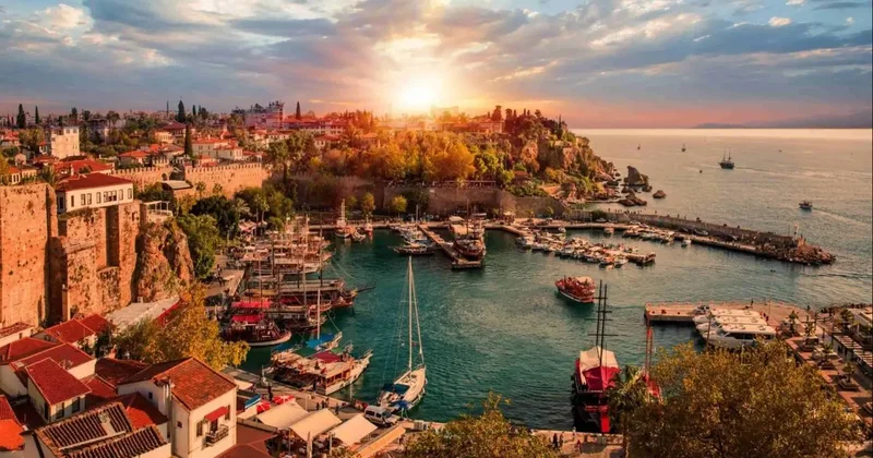 Yüzde 50 indirim bile işe yaramadı: Antalya da oteller bomboş kaldı!