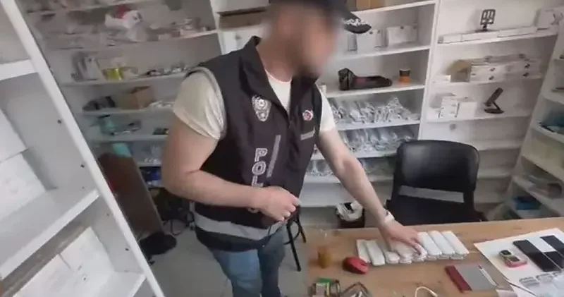 İstanbul ve Antalya da kaçakçılık operasyonunda 9 şüpheli gözaltına alındı; binlerce cep telefonu ele geçirildi