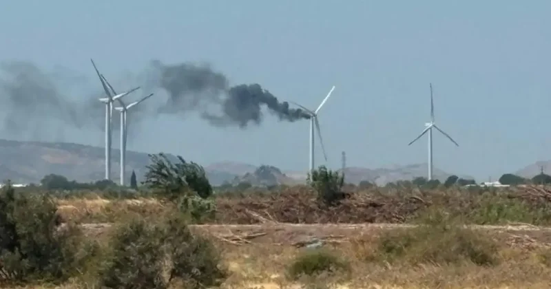 İzmir’de rüzgar gülü yanarak kullanılmaz hale geldi