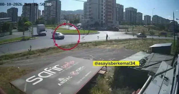 Direksiyon hakimiyetini kaybeden sürücü yayayı ezdi
