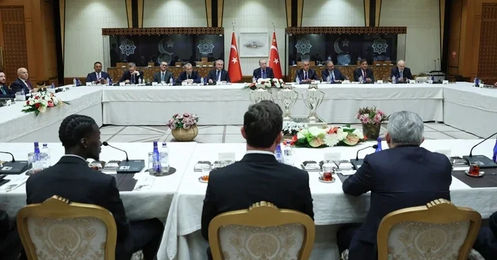 Erdoğan, Süper Lig e çıkan takımların yönetici teknik heyet ve sporcularını kabul etti