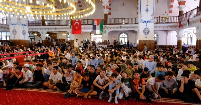Van da 45 bin öğrenci Kur an ı Kerim öğrendi İpekyolu nda Yaz Kur an Kursları görkemli programla sona erdi Van da Yaz Kur an Kurslarının finali İpekyolu nda yapıldı Van Haberleri Habertürk Yerel Haberler