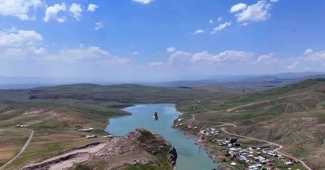 Kartal ile avladığı yılanın gökyüzünde süzüldüğü anlar dron kamerasında Amasya Haberleri Habertürk Yerel Haberler