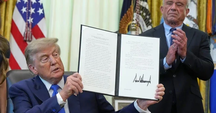 Beyaz Saray’dan olağan dışı kararname! Bilim dünyası şokta... Trump şimdi de çocukluk çağı aşılarını hedef aldı