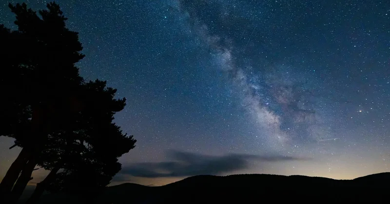 Gökyüzünde şölen! Perseid meteor yağmuru ve Güneş tutulması