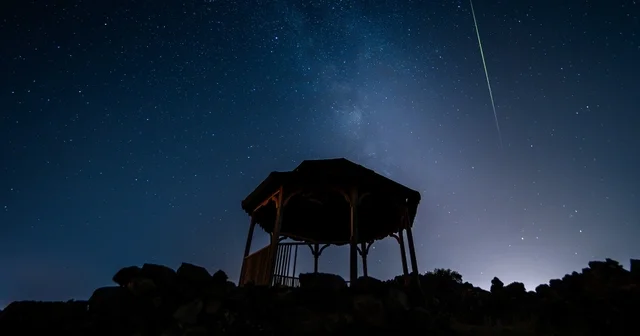 Kula volkanik arazisinde göktaşı şöleni Perseid meteor yağmuru Yanık Ülke yi aydınlattı Manisa Haberleri Habertürk Yerel Haberler