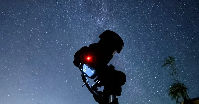 Perseid meteor yağmuru Bandırma semalarında görsel şölen sundu Perseid meteorları Bandırma semalarında geceyi aydınlattı Bandırma da gökyüzünde meteor şöleni Balıkesir Haberleri Habertürk Yerel Haberler