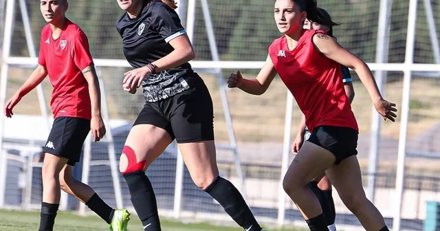 Amedspor Kadın Futbol Takımı, hazırlık maçında Kayseri Kadın FK yı mağlup etti Kayseri Haberleri Habertürk Yerel Haberler