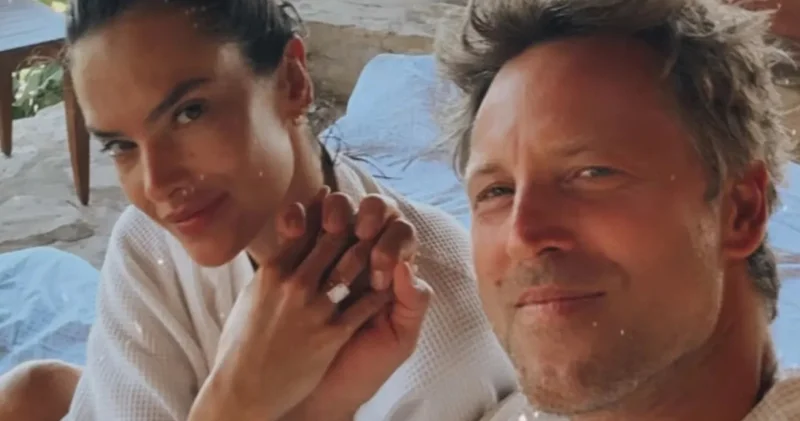 Alessandra Ambrosio mücevher tasarımcısı Buck Palmer ile nişanlandı