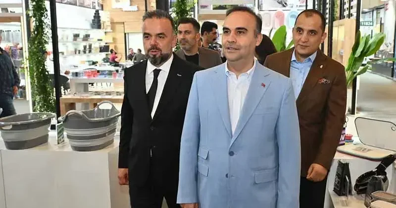 Bakan Kacır, ZUCHEX 36 ıncı Uluslararası Ev ve Mutfak Eşyaları Fuarı nı ziyaret etti
