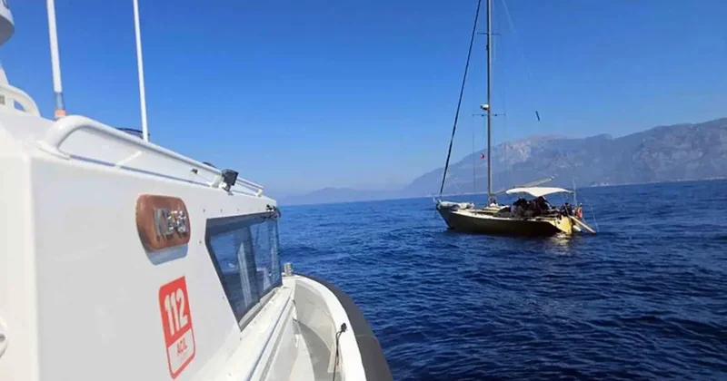 Yelkenli teknede 16’sı çocuk 64 düzensiz göçmen yakalandı