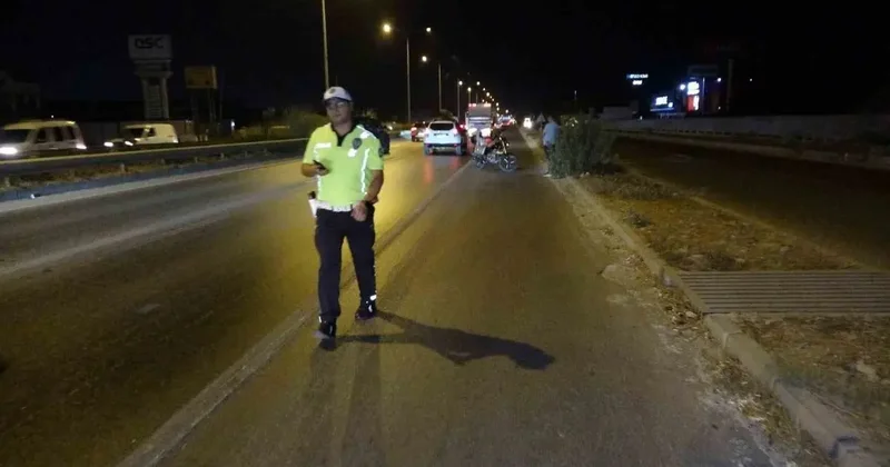 Manavgat’ta motosiklet yayaya çarptı: 1’i ağır 2 yaralı
