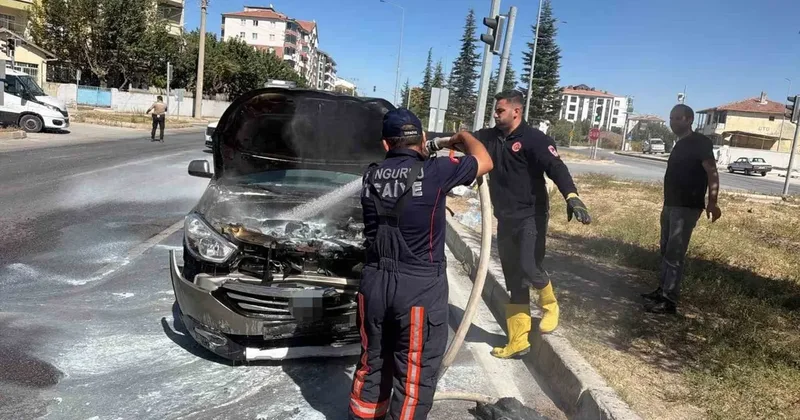 Kaza yapan hafif ticari araçta yangın çıktı