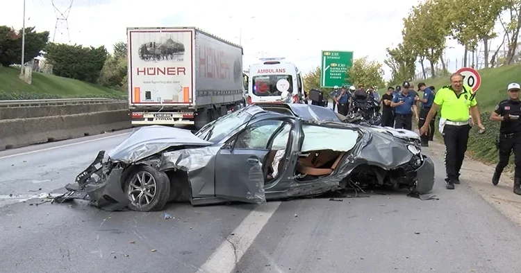 İstanbul’da feci kaza: Takla atan aracın sunroofundan yola fırlayan sürücü ağır yaralandı