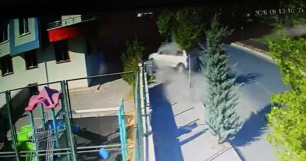 Nevşehir de kontrolden çıkan otomobil apartman bahçesine uçtu