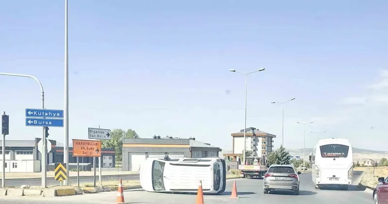 Eskişehir’de hafif ticari araç devrildi: 5 yaralı