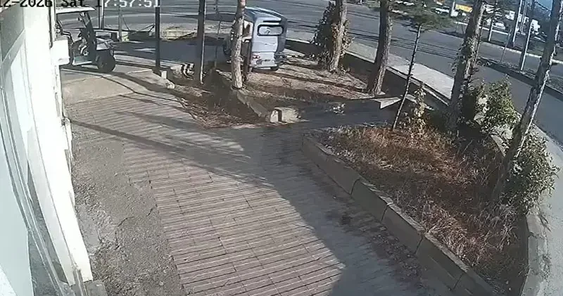 Karabük’te otomobilin çarptığı yaya ağır yaralandı; kaza anı kamerada