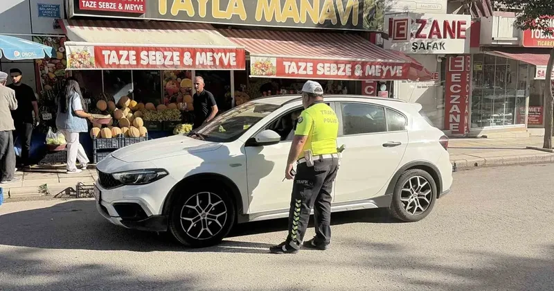 Polislerin gözü önünde ters yöne girdi, 10 bin lira ceza yedi