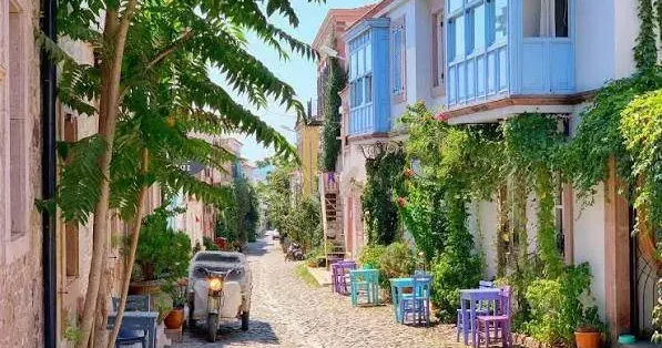 Buraya tatile giden alışverişe doymuyor! İstanbul dan sıkılanlar için yaşanacak 13 ilçe