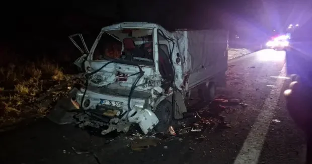 Adana haberleri Adana da feci kaza! Kamyonet, TIR’a arkadan çarptı: 2 ölü 13 Eylül 2026