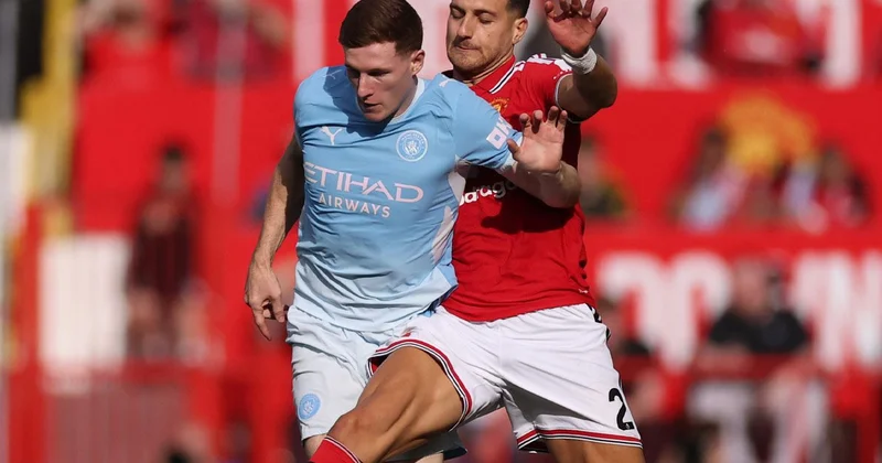 Manchester derbisinde inanılmaz zafer! 67 dakika 10 kişi oynayıp kazandılar