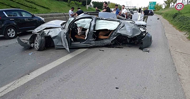Sancaktepe de BMW, Fiat Doblo ya çarparak takla attı; sürücü ağır yaralı