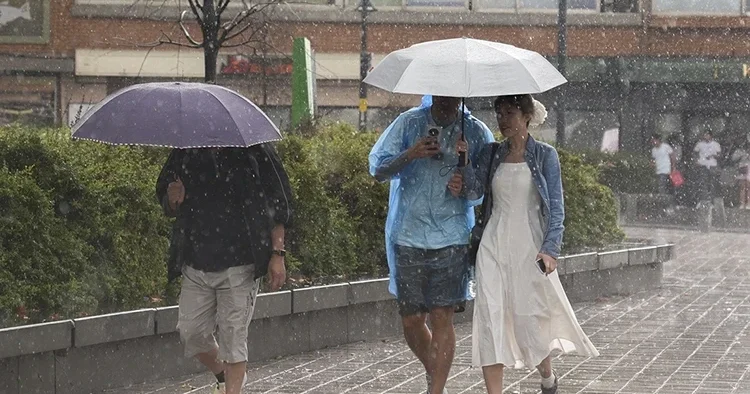 Meteoroloji den sağanak uyarısı! Saat verildi: Aralarında İstanbul da var
