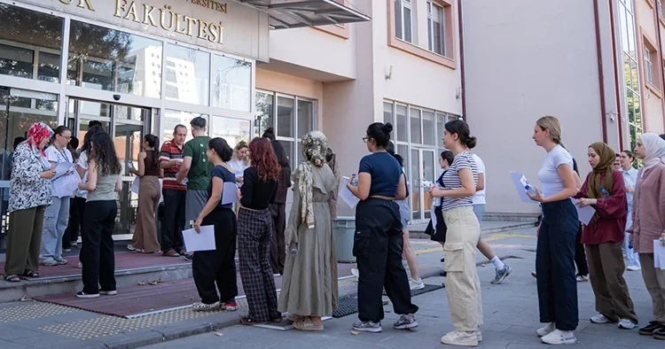 KPSS maratonu başladı: Alan bilgisi sınavı yapılıyor