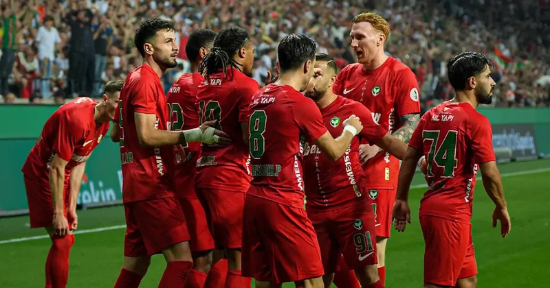 Orban dan hat trick! Amed, Başakşehir e gol yağdırdı